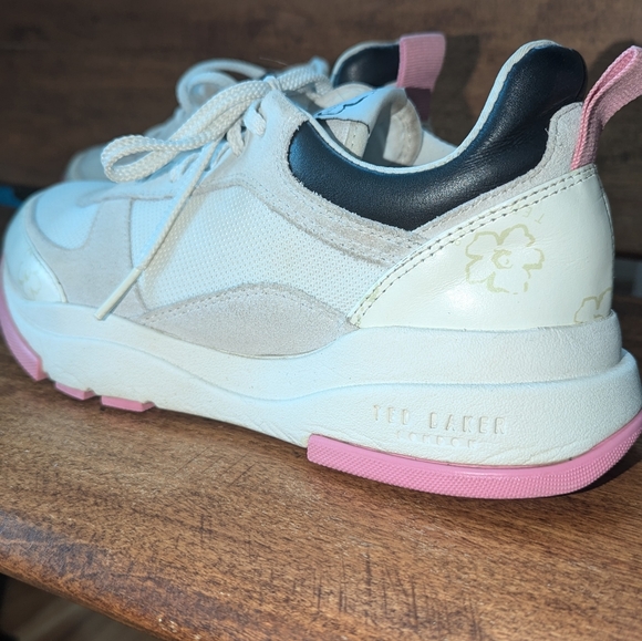 Ted Baker London magnolia flower chunky trainer women's size 7 - Picture 3 of 6